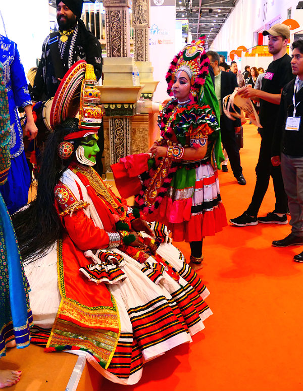 wtm2017-indien-poserar