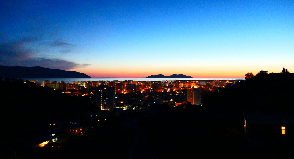 albanien-kustvagen-vlore-solned2