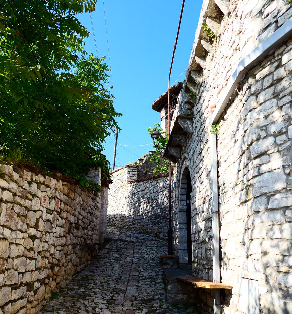 berat-albanien-fortet-grand-hus