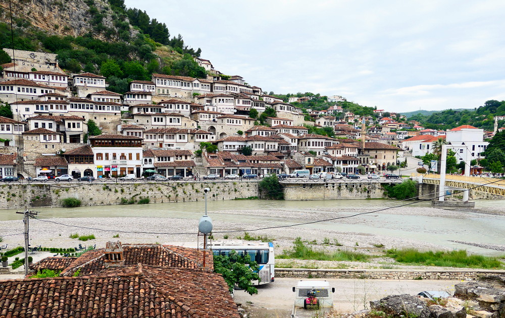 berat-albanien-klattrar-upp