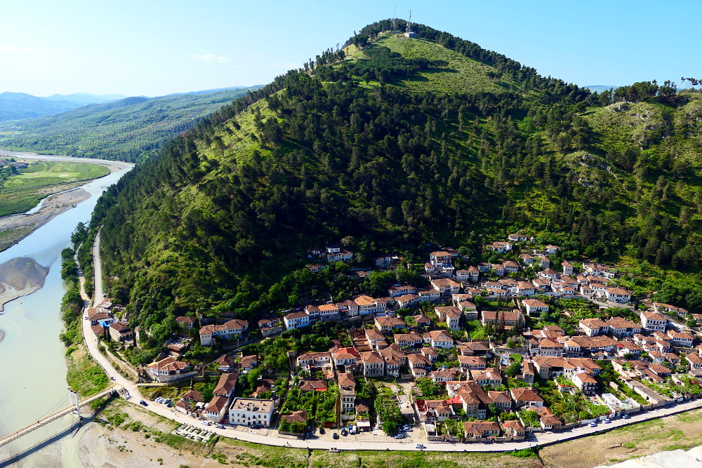 berat-albanien-vybild-andra-sidan-flod2