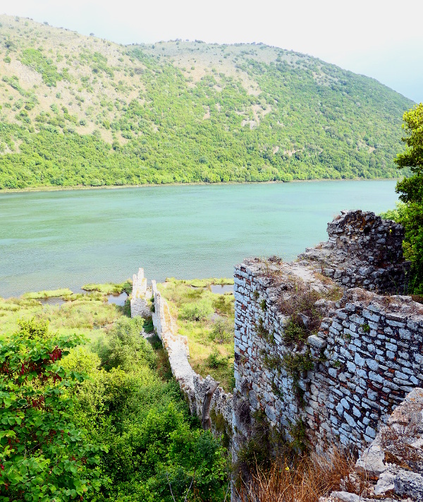 butrint-albanien-11-mur-vatten