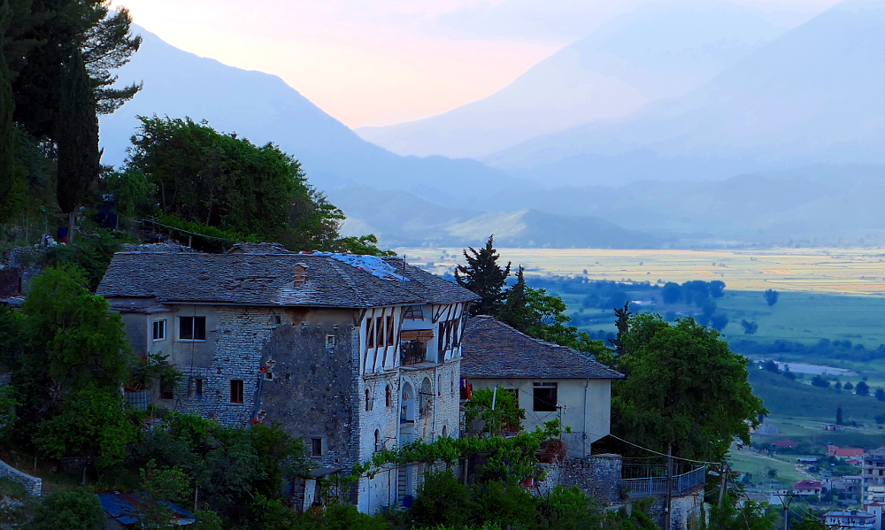 gjirokaster-albanien-solned