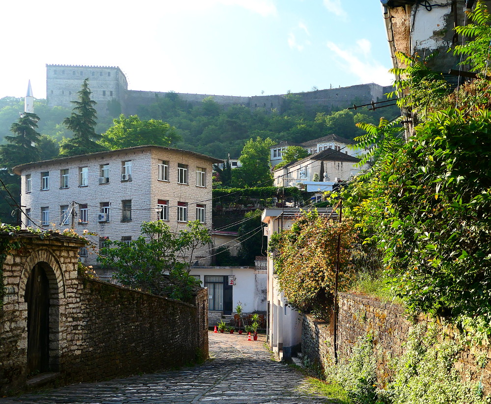 gjirokaster-albanien-stengata-plus-fort