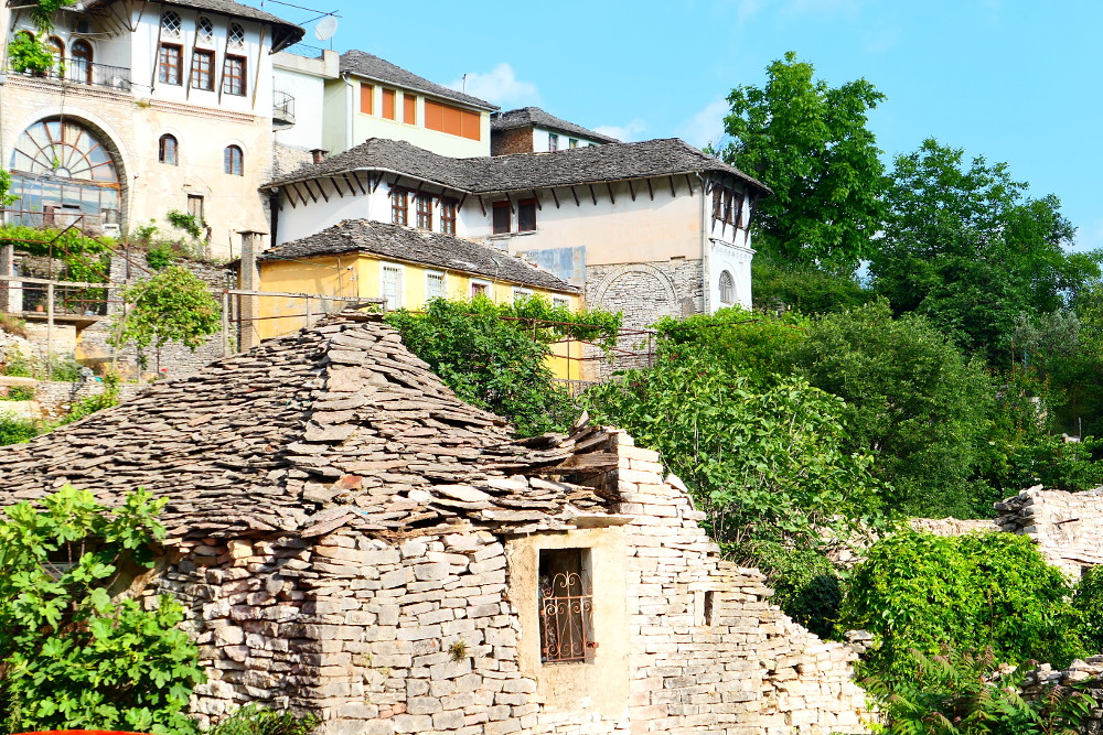 gjirokaster-albanien-stentak-hus-narbild1
