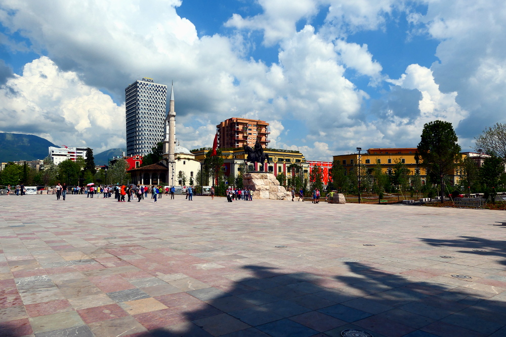 tirana-albanien-torget2-2