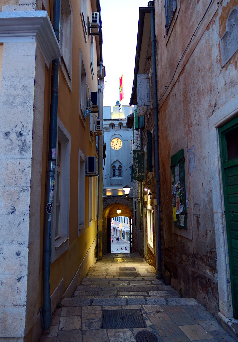 montenegro-herceg-novi-grand-klocktorn