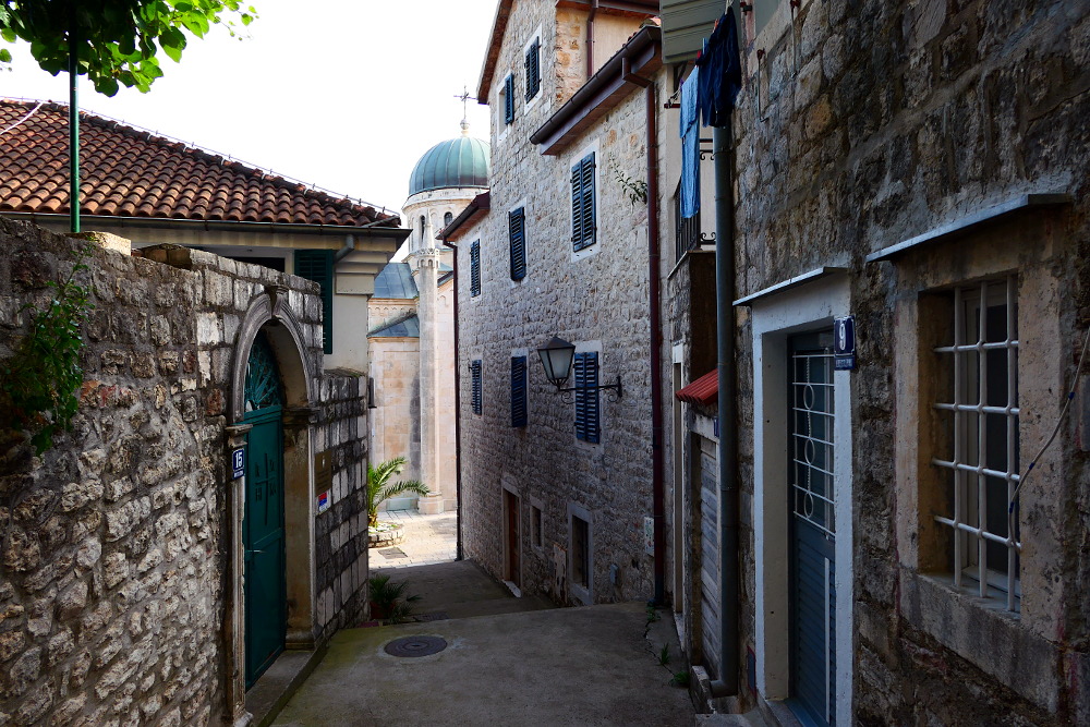 montenegro-herceg-novi-grand1