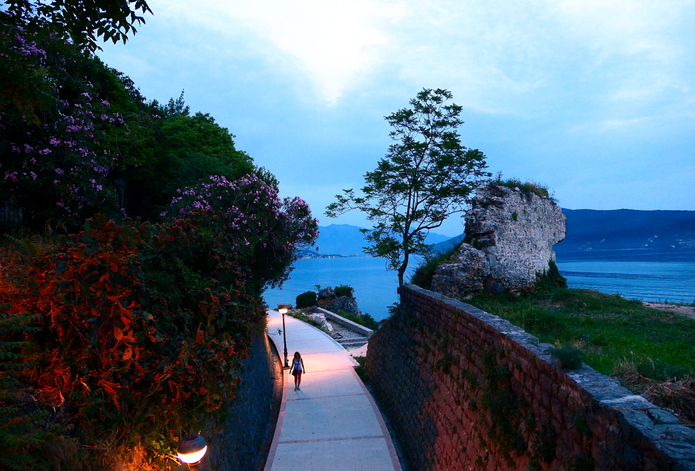 montenegro-herceg-novi-strandpromenad2