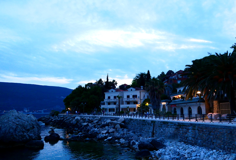 montenegro-herceg-novi-strandpromenad3